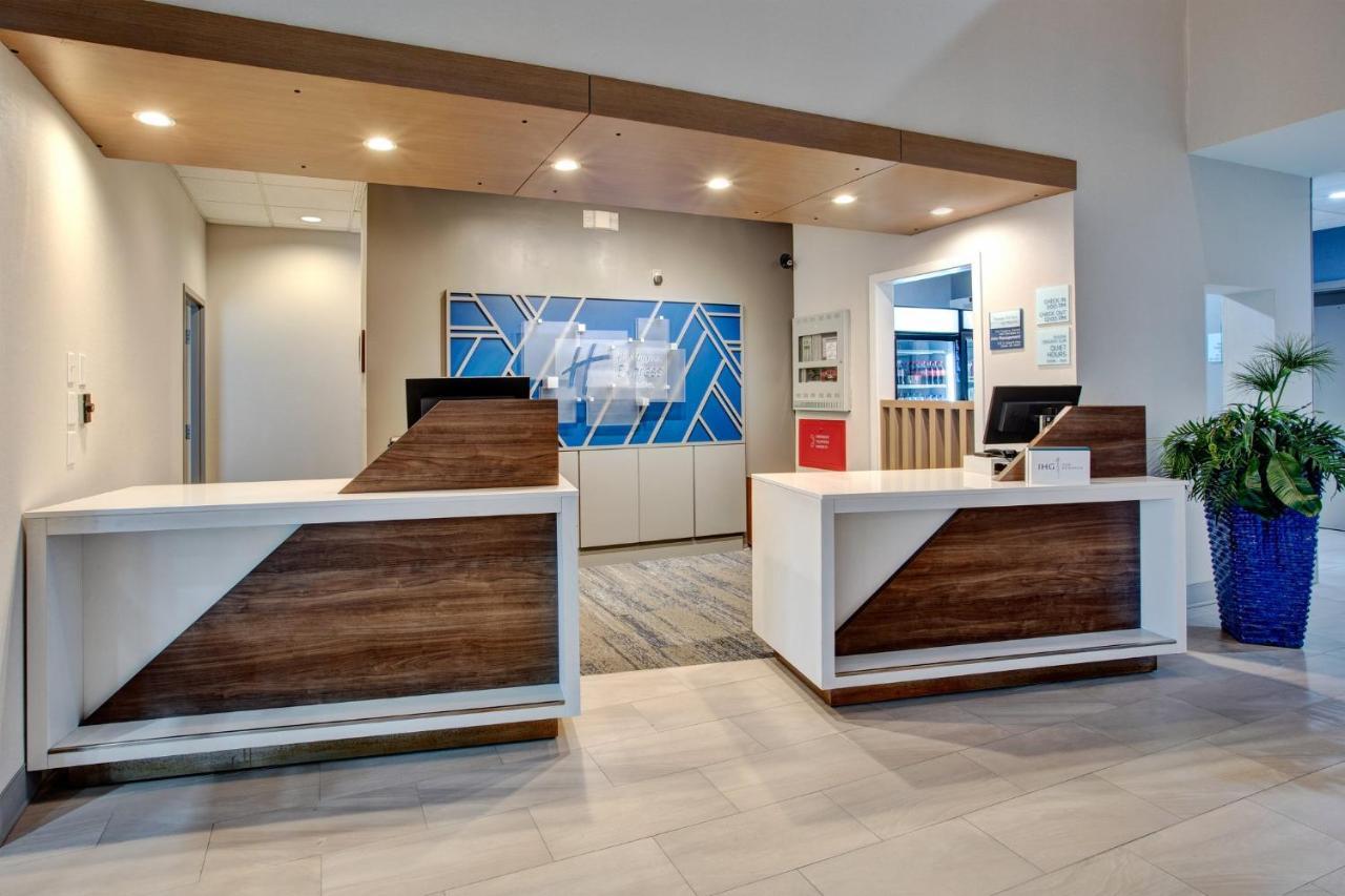 Holiday Inn Express Hotel & Suites Dover By Ihg Екстериор снимка