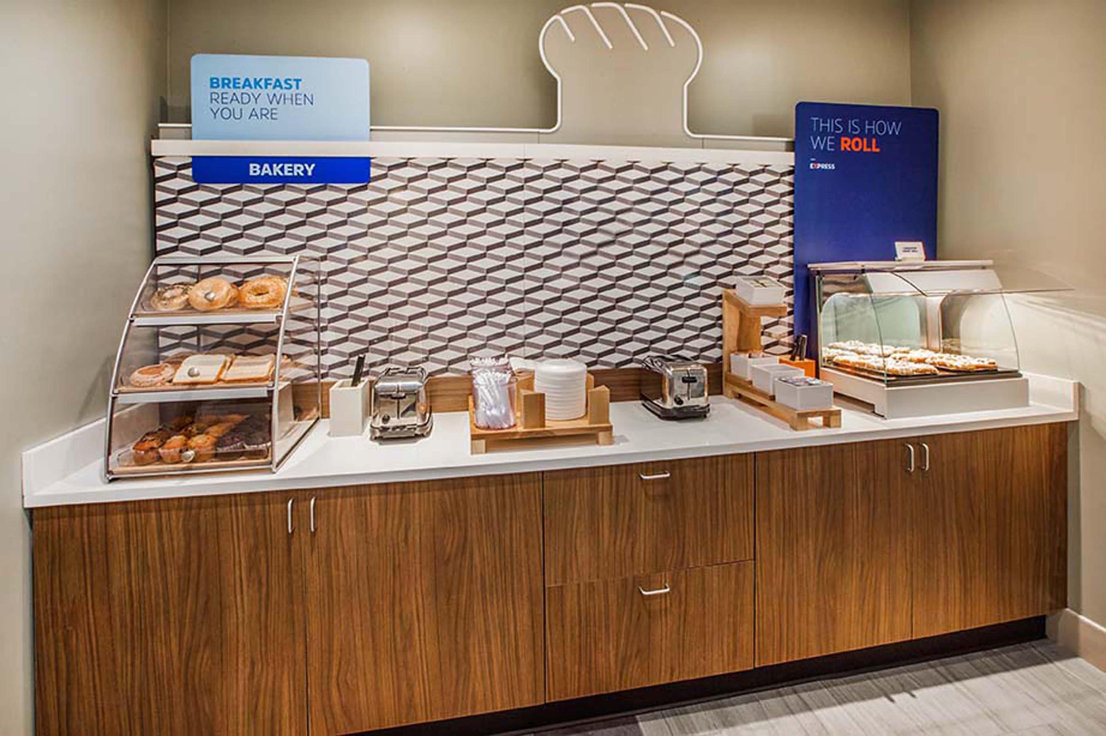 Holiday Inn Express Hotel & Suites Dover By Ihg Екстериор снимка