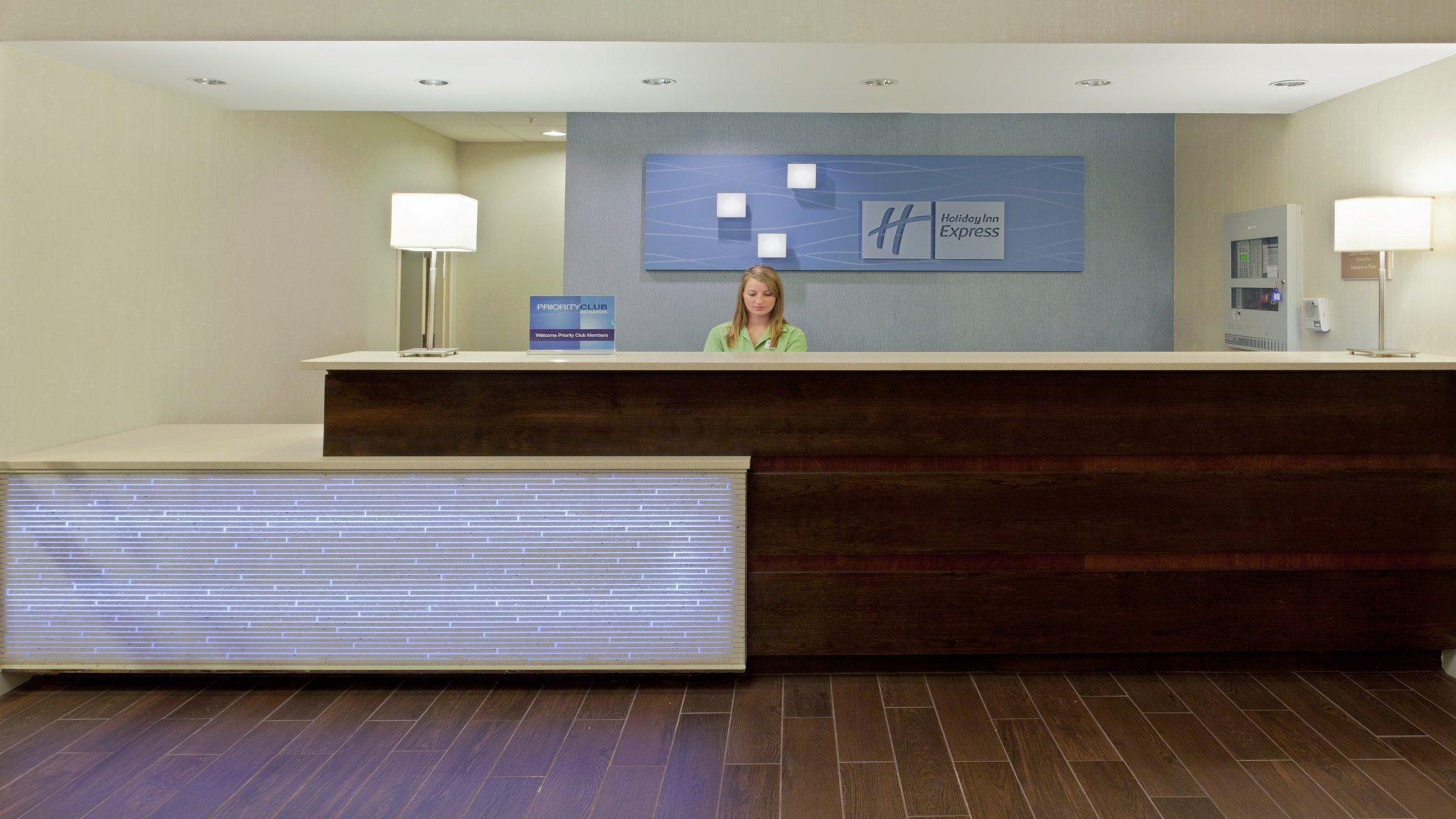 Holiday Inn Express Hotel & Suites Dover By Ihg Екстериор снимка