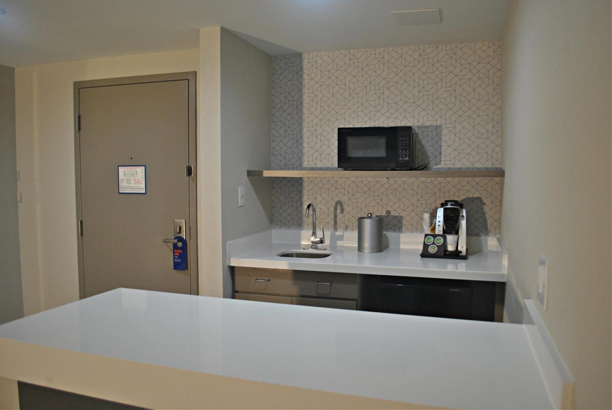 Holiday Inn Express Hotel & Suites Dover By Ihg Екстериор снимка