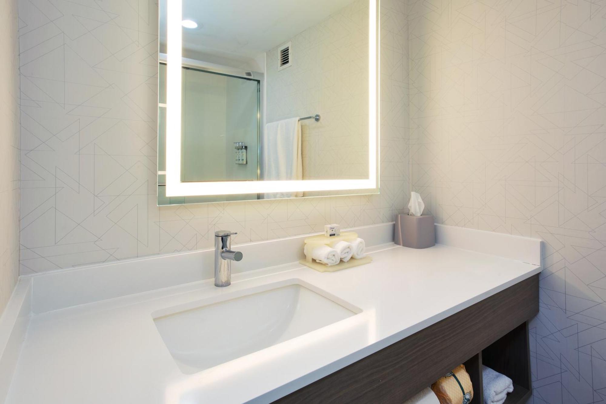 Holiday Inn Express Hotel & Suites Dover By Ihg Екстериор снимка
